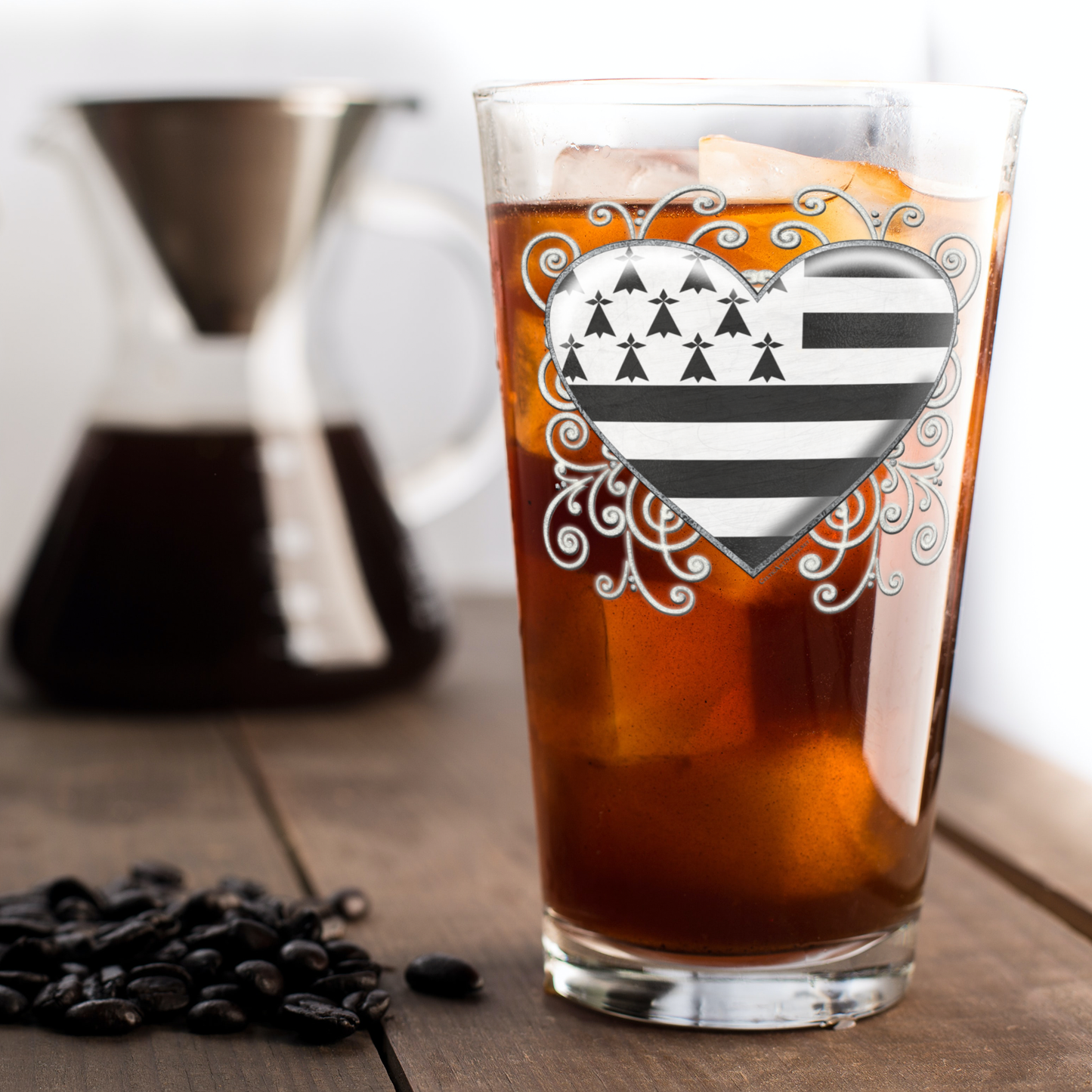 Briton_Heart_Flag_Fancy_Pint_Glass_Pint_Glass_Iced_Coffee_Mockup.png