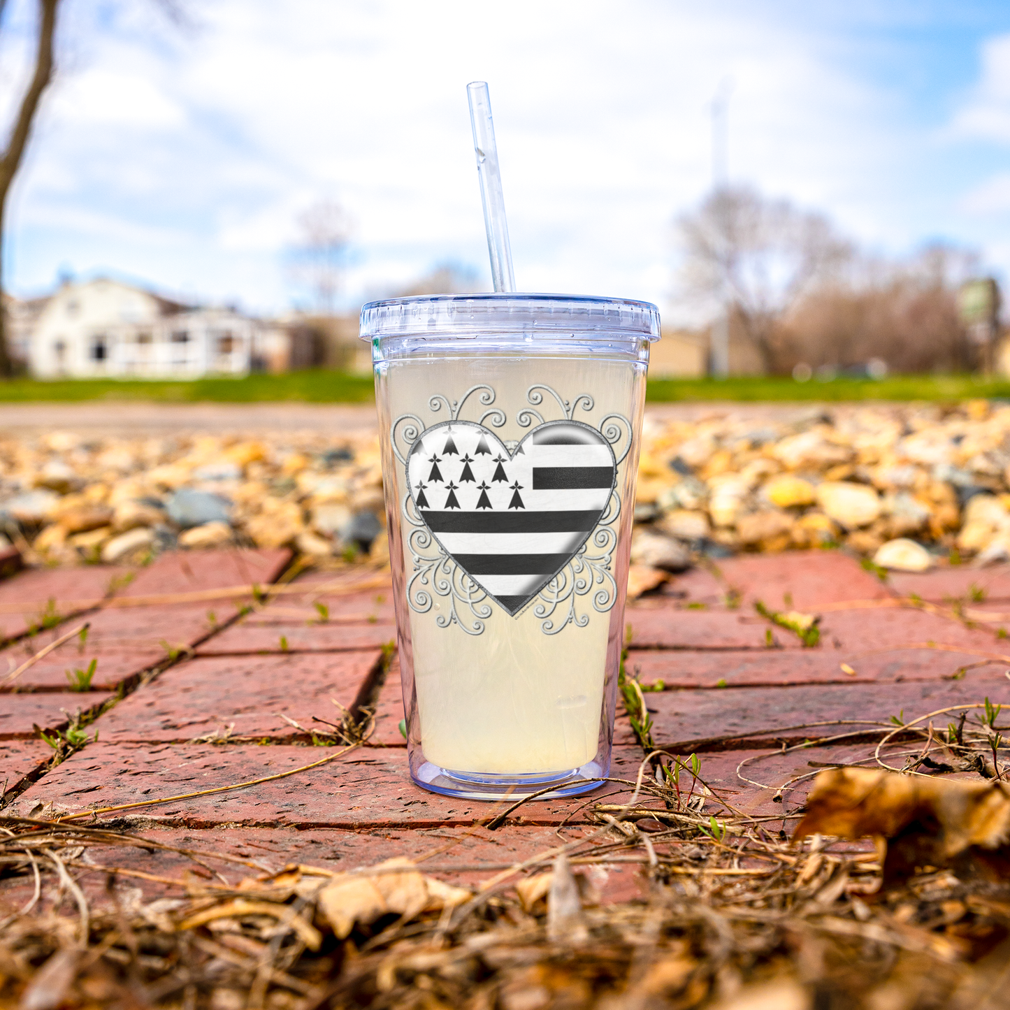 Briton_Heart_Flag_Acrylic_Tumbler_Acrylic_Tumbler_Lifestyle_Lemonade_02_Mockup.png