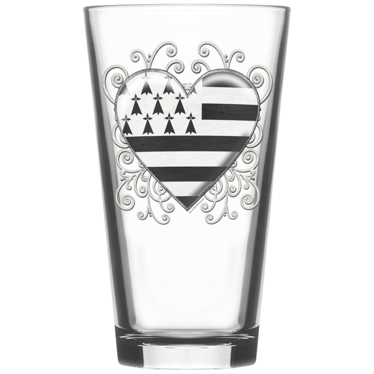 Briton_Heart_Flag_Fancy_Pint_Glass_Pint_Glass_Main_Mockup.png